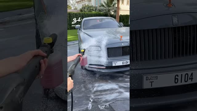 Time to give my Rolls-Royce a good foam blasting! 💦 #rollsroyce #supercar #foam