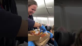 Passenger buys pizza for entire plane during 4-hour flight delay