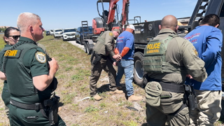 Florida Sheriffs Help Border Patrol ARREST Illegals | EXCLUSIVE FOOTAGE