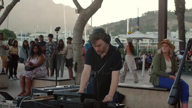 Live Looping Performance - Ambient Deep House - By Reinhardt Buhr