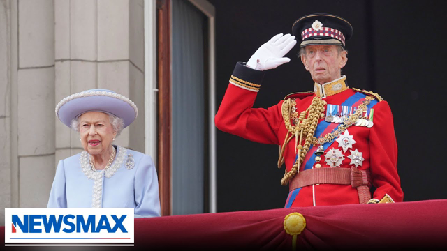 Queen Elizabeth inspects troops at 4-day historic celebration | Wake Up America