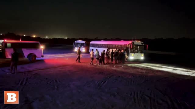 What Border? 100 Migrants Enter Texas Town Under Cover of Darkness