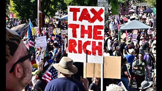 Who's Behind the Nationwide Anti Trump Movement?