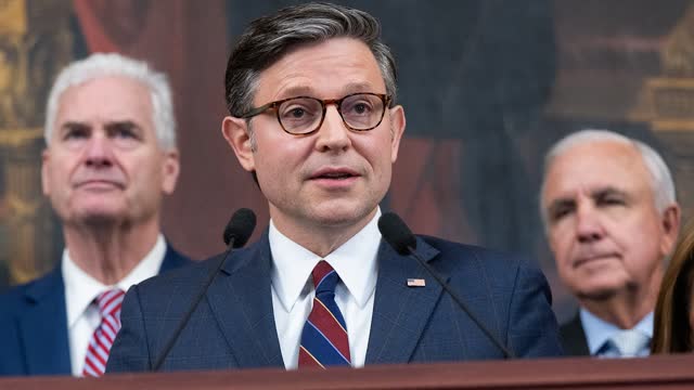 Republicans Offer to Rehire Federal Workers, Democrats Insist on Demands to Reopen Government