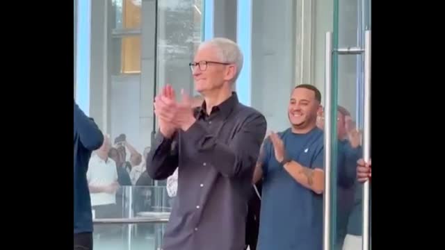 Apple Forecasts 'Best Ever' December Quarter Revenue