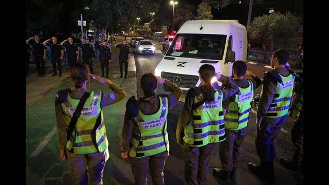 Hamas�Hands Over 2 Bodies Said to be Hostages