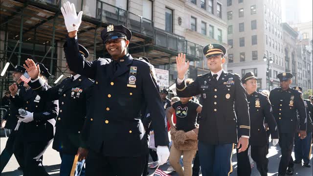 LIVE: National Veterans Parade Held in Washington to Honor US Service Members