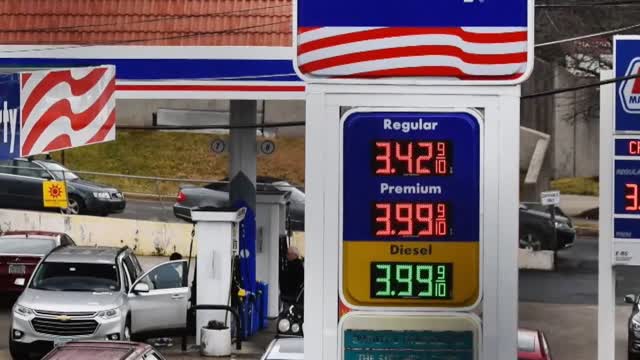 Record Oil Production Drops Gas Prices Across U.S.
