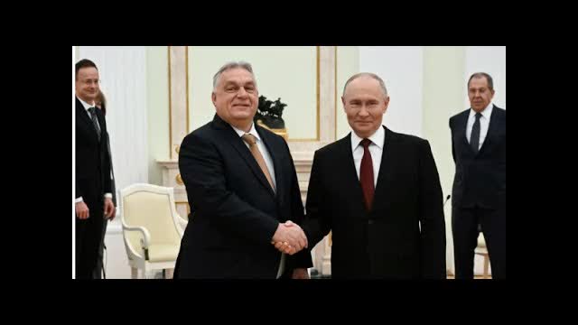 Putin Meets With Hugary's Orban, Says Russia Prefers Budapest for Trump Meeting