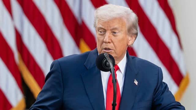 LIVE: Trump Makes an Announcement in the Oval Office