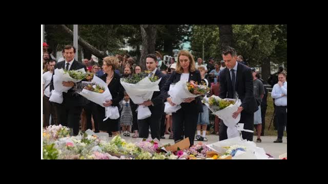 Hundreds Gather to Lay Floral Tributes at Site of Deadly Bondi Beach Shooting