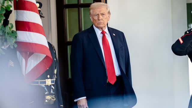 LIVE: Trump Attends Commanders�Lions Football Game in Maryland