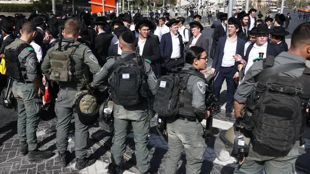 Hamas Hands Over 2 Bodies Said to Be Hostages