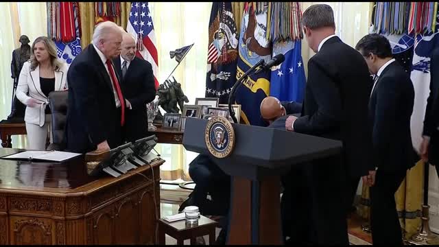 Man Suddenly Collapses During Trump Event in Oval Office
