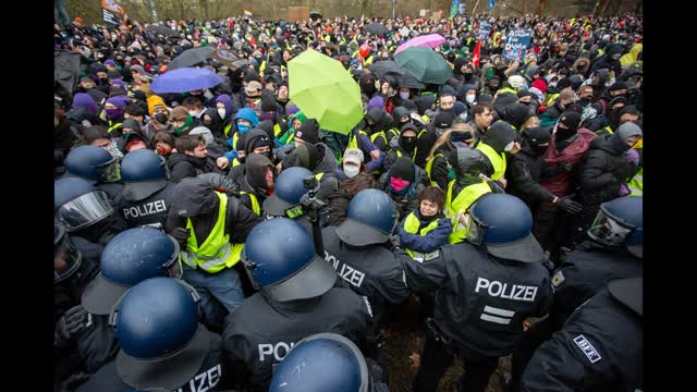 Anti Ice Protesters Clash With Police in NYC