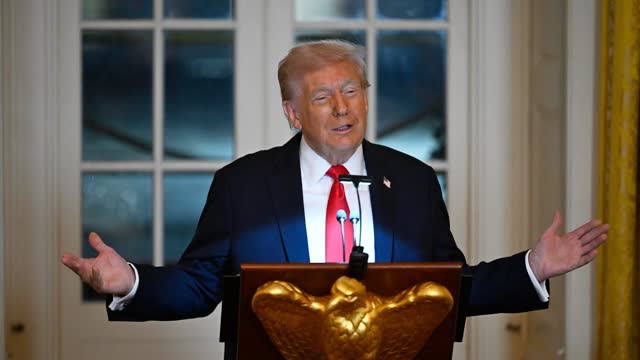 LIVE: Trump Hosts Private Dinner at the White House (Nov. 12)