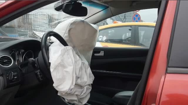 US Probes Chinese Airbag Parts Maker After 6 Deaths