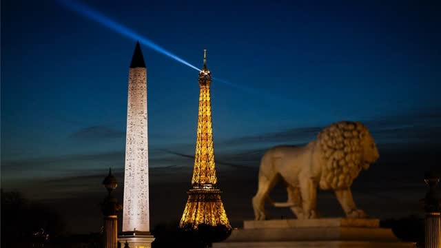 LIVE: Eiffel Tower Lit in Blue and Yellow on Ukraine�s Independence Day