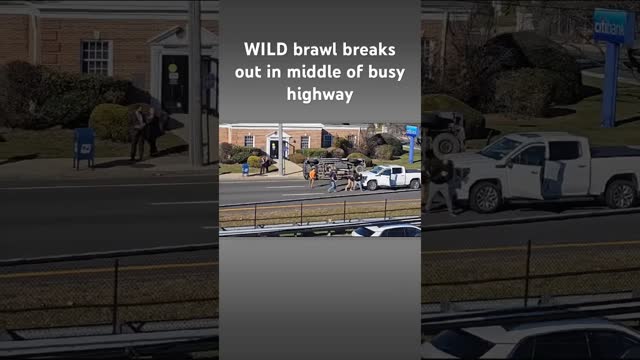 (Warning: graphic) Men brawl after car crash outside NYC #shorts