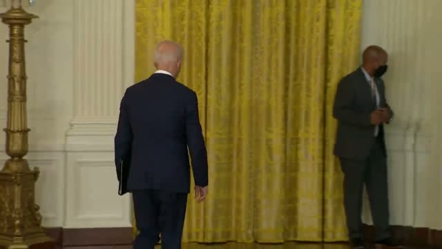 Biden AGAIN Violates His Own Mask Mandate