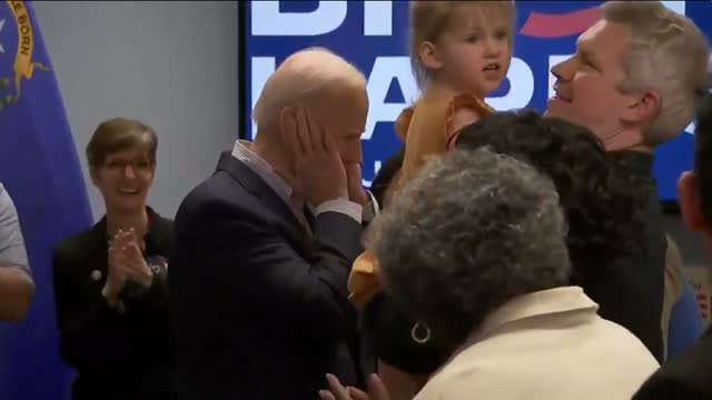 Biden Immediately Cowers, Covers His Ears After He Arrives In Reno, Nevada Campaign Office