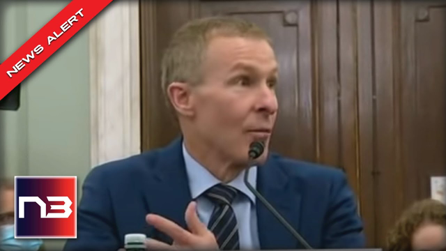 United Airlines CEO Just Threatened Employees Over Biden Mandates