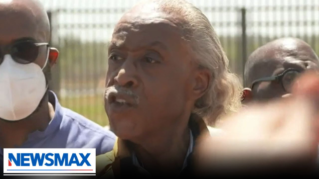 Al Sharpton heckled on border visit: "Nobody wants to hear your racist nonsense in Del Rio!"