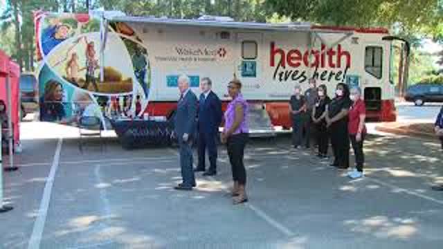 Despite Being Vaccinated And Outside, Biden Stands 15 Feet Away From People To Take A Picture
