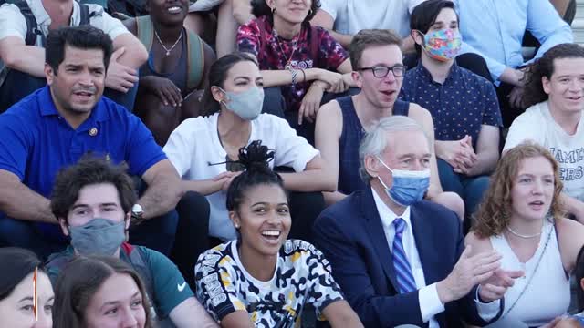 Pandemic Performance: AOC Masks Up for Photo Op, Then Removes Mask Afterward